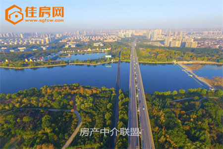 四实小附近3室2厅2卫96万138m2毛坯房出售